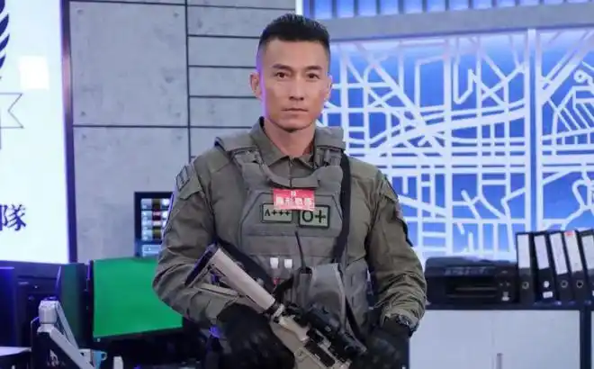 tvb新剧《隐形战队》刚开拍,只看合照就能开始猜boss了