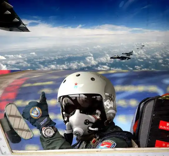 解放军导演组与空军战斗群抵达俄罗斯演习区