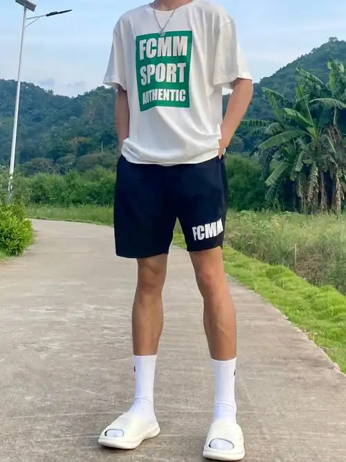 185体育生进来看腿05