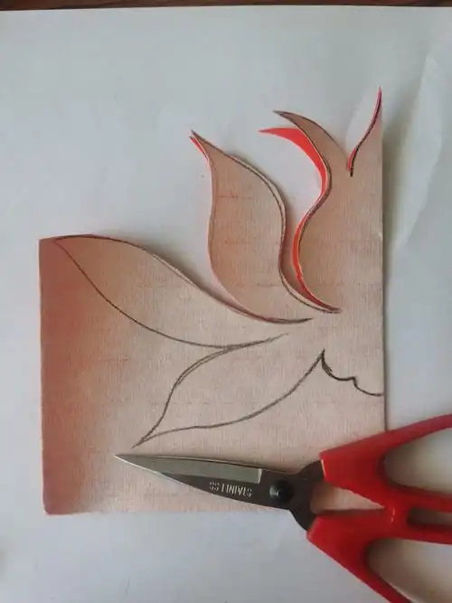 一二年级美术剪纸《莲花的变形》