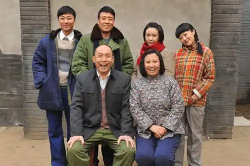 《大家庭》剧照[保存到相册]搜狐娱乐讯 温馨情感电视剧《大家庭》