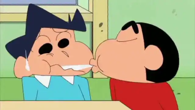 蜡笔小新:风间在吃麻糬结果小新过来抢,两人还险些亲上嘴