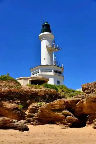 世界上现存的灯塔无数个,在那个大航海时代,挽救过无数的船只和人的生