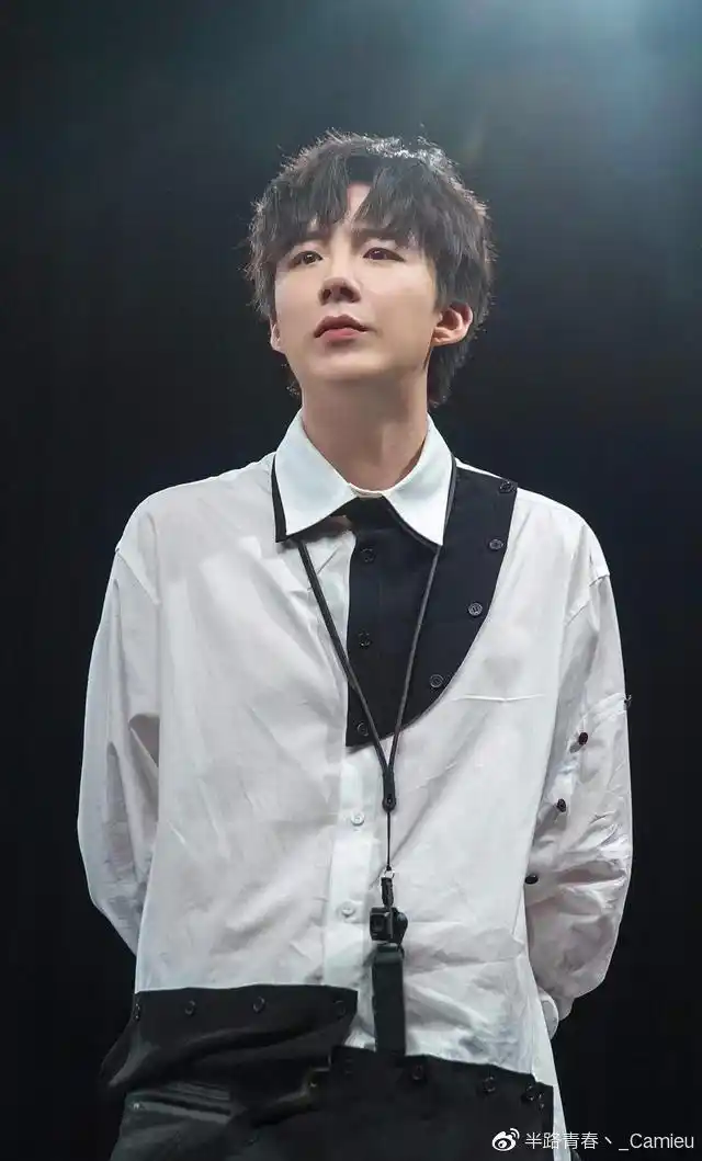 明星行程:黄明昊,朱正廷,施展,井柏然,杨芸晴,李宇春刘宇宁