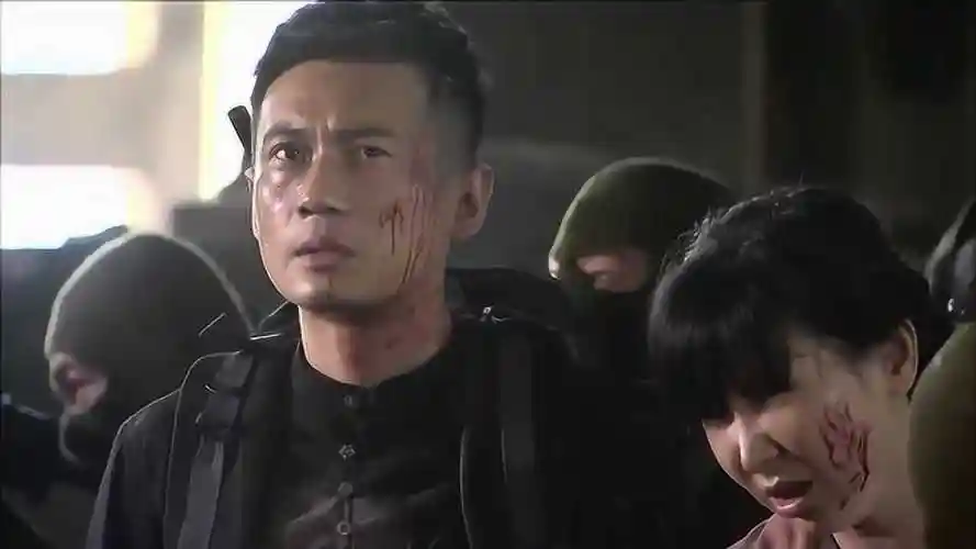 特种兵之火凤凰逃跑途中遭遇阻击黑猫大怒杀张总