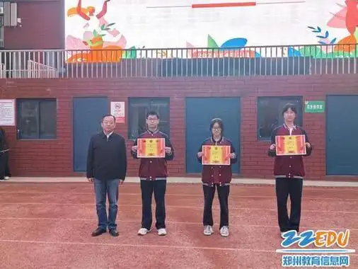 展现青春活力郑州18中举行高一年级广播体操和校本操比赛