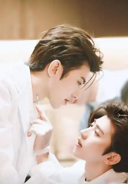 蔡徐坤和"蔡徐坤"cp图曝光,只有他才配得上,网友:甜憨了