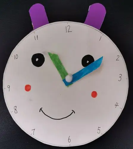 "我是小小设计师"—延职附小一年级六班数学创意钟表制作活动