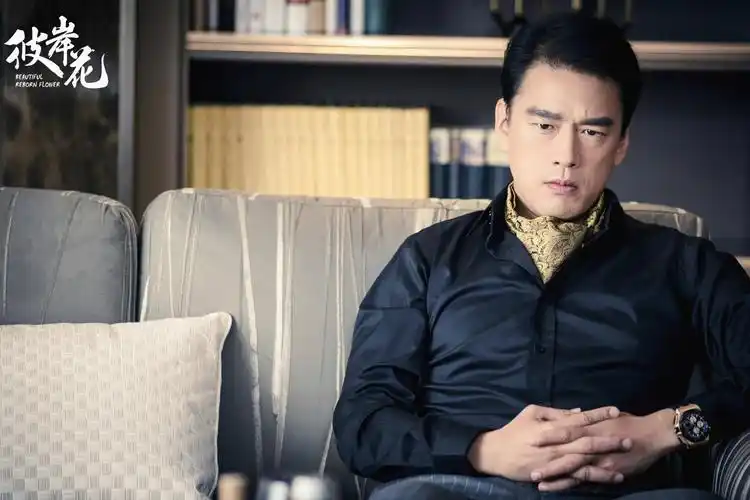 王耀庆《彼岸花》热播 精英男士安凯伦引热议
