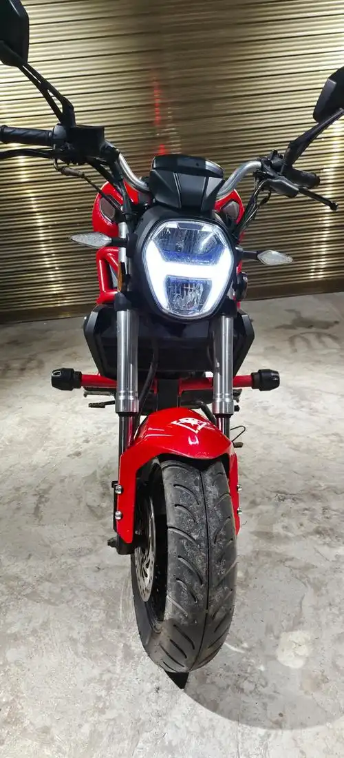 银钢小怪兽150,一千多公里的准新车,已经上牌的,但是手续丢