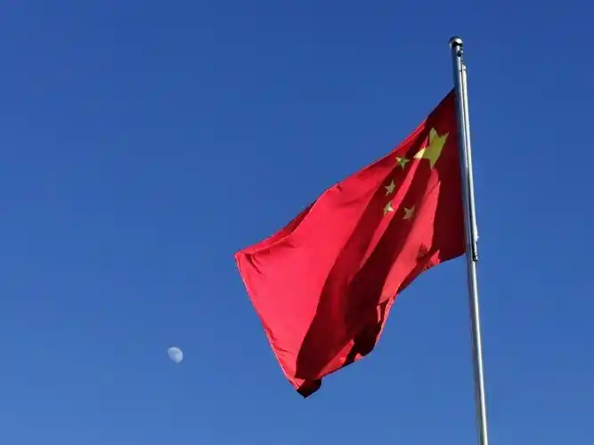 国旗与日月同辉