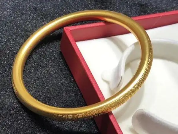 适合30岁女人佩戴的,常见的黄金手镯种类款式,看有你喜欢的吗