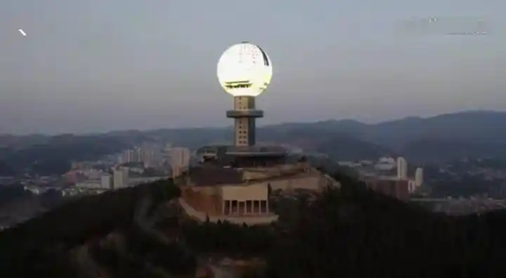 贵州的人造月亮太宏伟壮观了实现了中国人的梦想