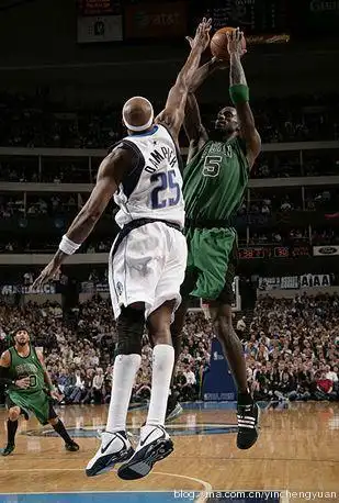 篮球 nba马努特-波尔,穆托姆博和丹皮尔都曾有过单节盖帽8次,其中波尔