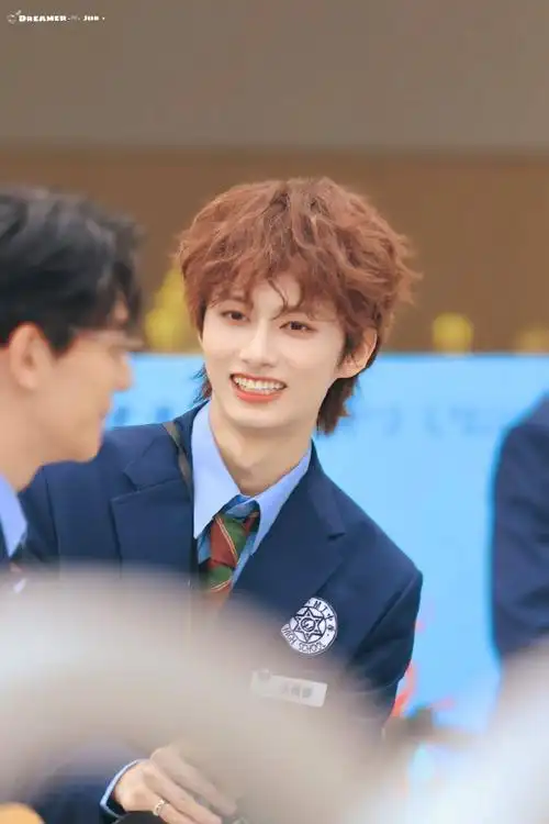 文俊辉卷毛路透