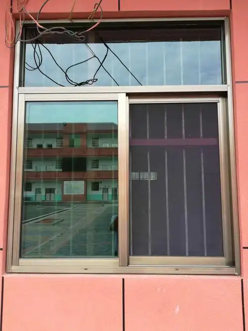 把食堂破旧窗户改成铝合金窗.