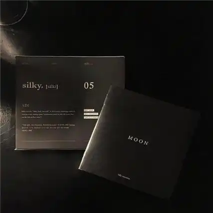 黑色系霸气微信朋友圈背景图 喜欢胜过一切道理-背景图片