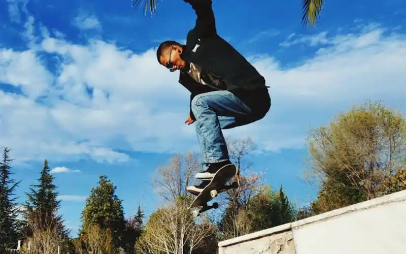 【滑板】 稳稳的小乱_哔哩哔哩 (゜-゜)つロ 干杯~-bilibili