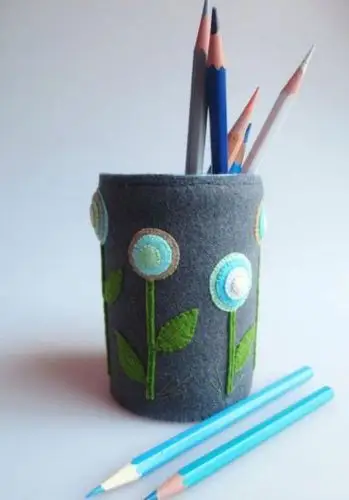 毛毡布改造废旧易拉罐成创新笔筒