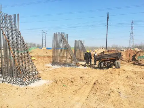 上跨大库立交桥绑扎0号右幅肋板钢筋