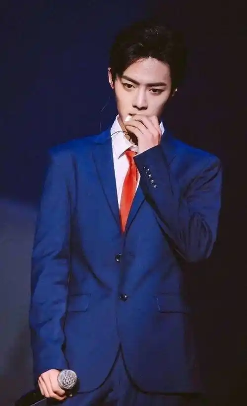 肖战和于婉琴解约,被曝牵手杨夏,将逆风翻盘触底反弹_团队_资本_舆论