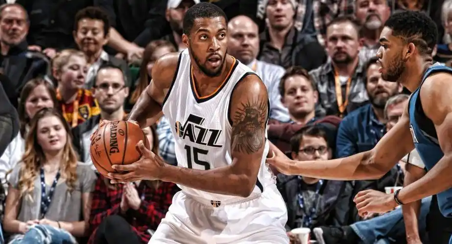 交易夺下防守悍将德里克费沃斯鹈鹕将赢得未来