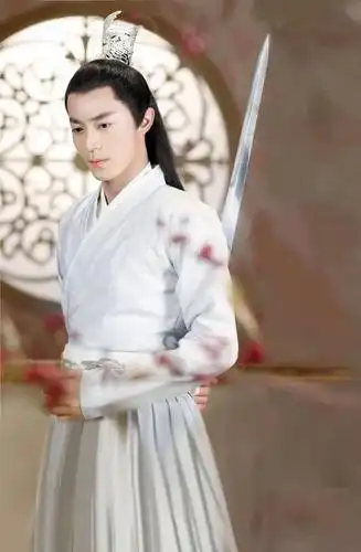 古装持剑"侠客",唯有他最像剑尊!