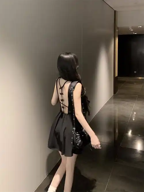 实价实拍 撩心后背杀 性感纯欲露背蝴蝶结连衣裙收腰无袖黑色短