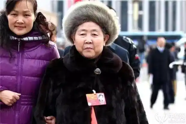 "老干妈"陶华碧悄然退出 不再持有老干妈任何股份