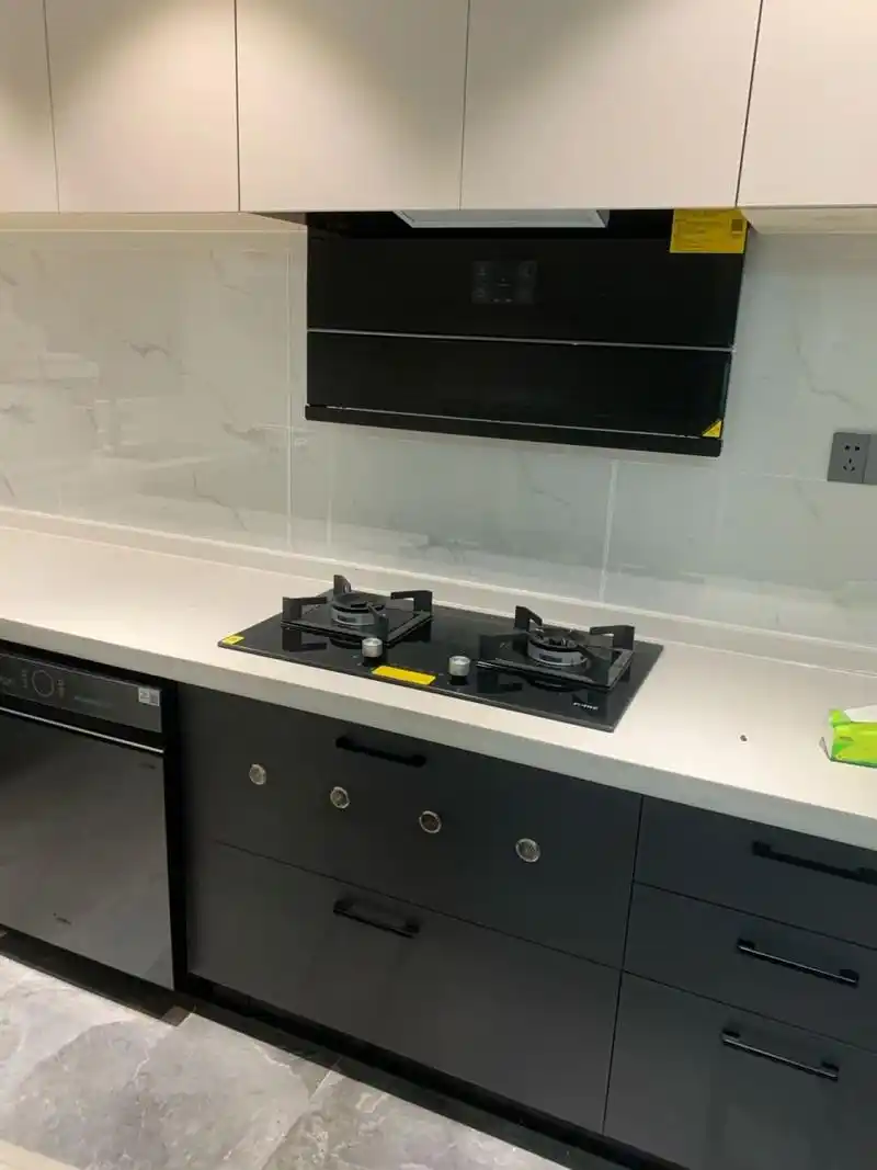 橱柜开孔,天然气开通 开通天然气,要求必须在燃气灶下面4个.