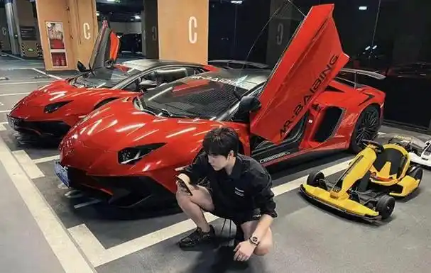 知名网红白冰官宣结婚生子!住豪宅开兰博基尼,娇妻颜值不输杨颖