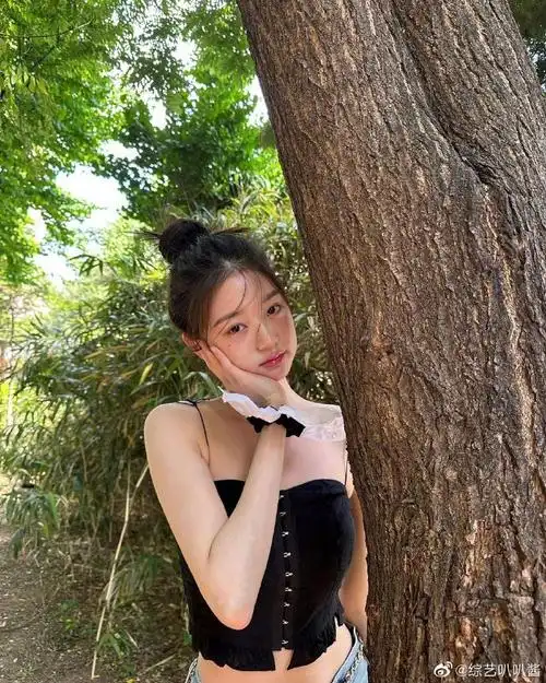 张元英超话ive 张元英ins更新91又是不一样的小圆饱饱好喜欢夏日