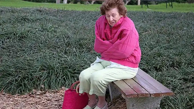 通常情况下,老人比年                    怕冷