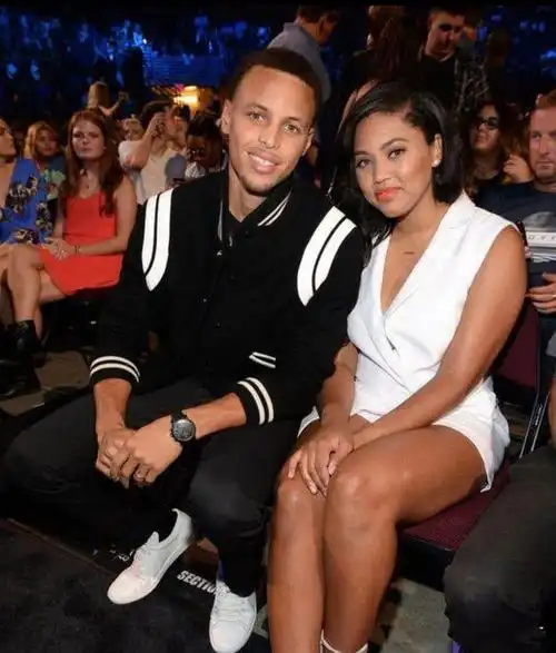 拒绝女星贝拉示爱库里为何会选择颜值被吐槽的阿耶莎结婚