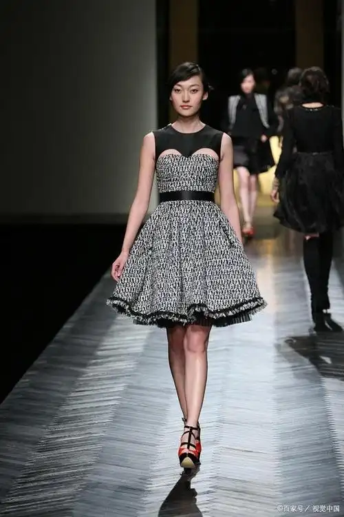 《未来科技之舞台走秀:动感时尚的视觉盛宴》