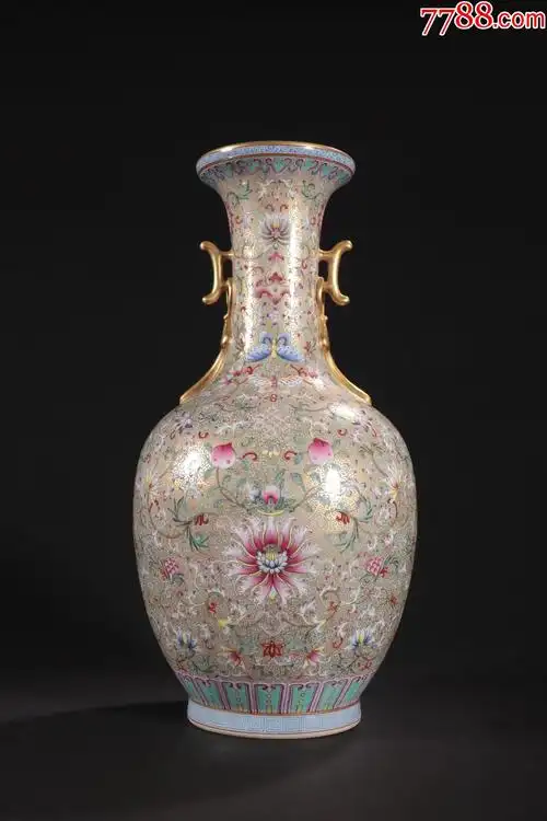 珐琅彩缠枝西番莲双耳瓶