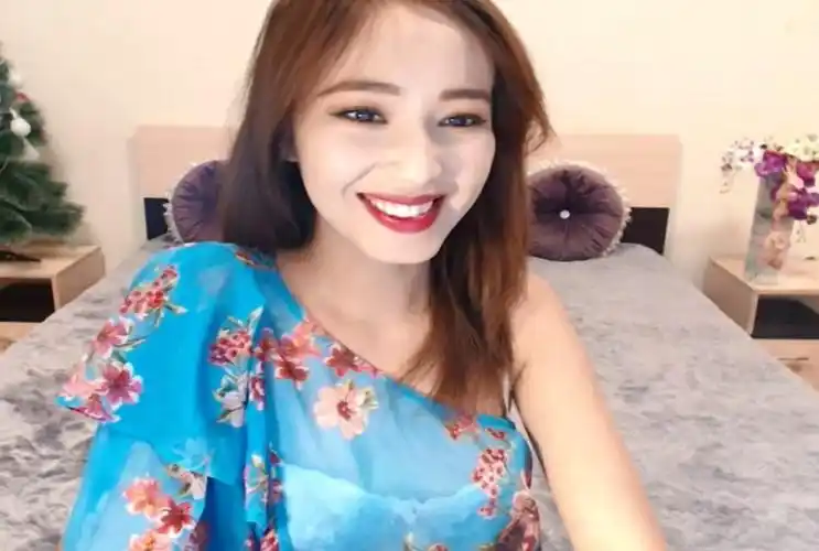 皮肤白皙身材又好性感女主播随便诱惑都可以让肉棒硬梆梆-7