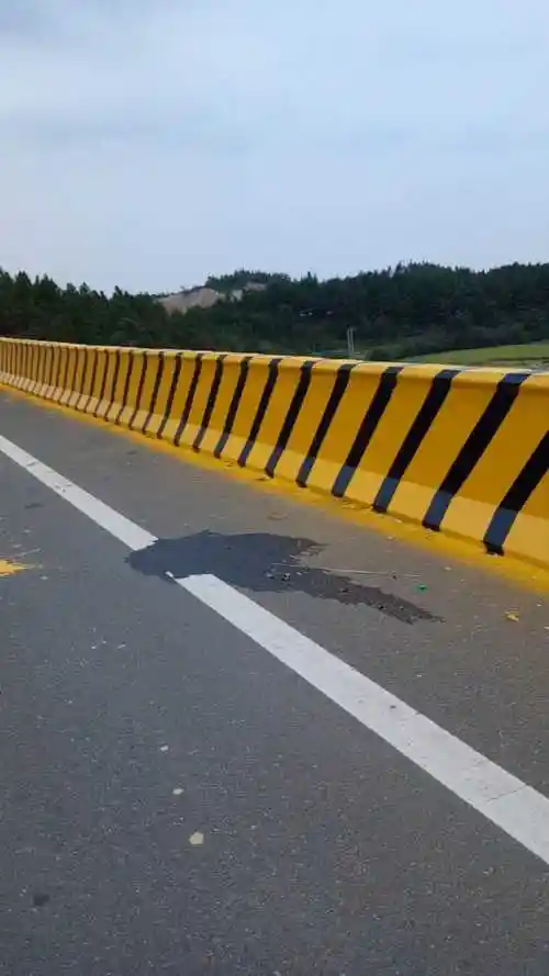 高速防撞墙反光漆