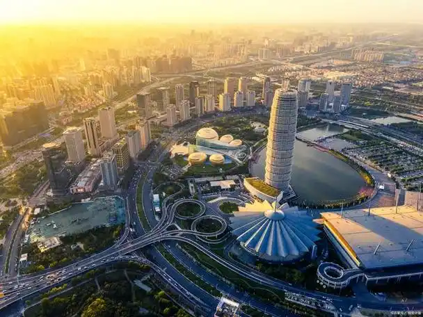 郑州大玉米楼作为郑州的标志性建筑之一,是游客们到郑州必去的景点之