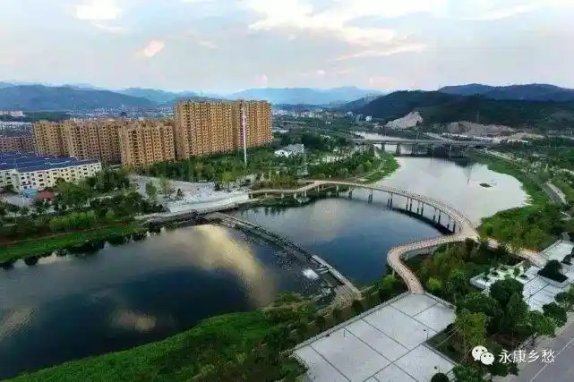 斌 短散文三则文 项瑞英 | 整编 维维天下县县有城隍,永康县小城隍多