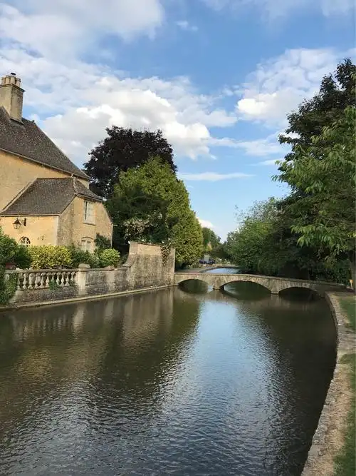 英国最具情调的小镇一水上伯顿.