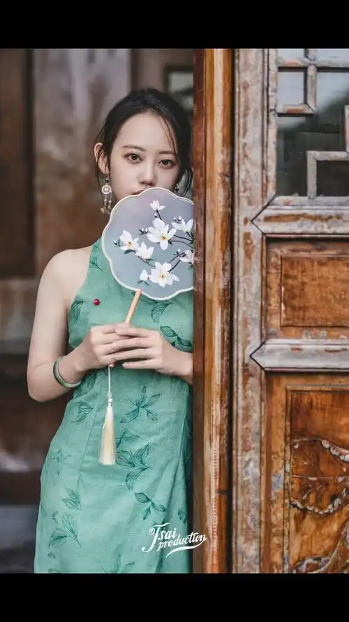 杭州旗袍拍照浮生若梦为何几欢