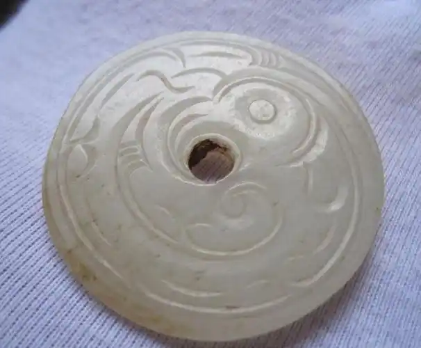 西周凤鸟纹玉璧和田一级白玉籽料
