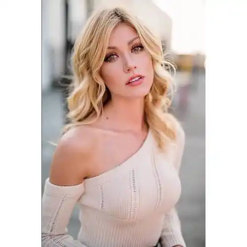 凯瑟琳·麦克纳马拉性感写真大片