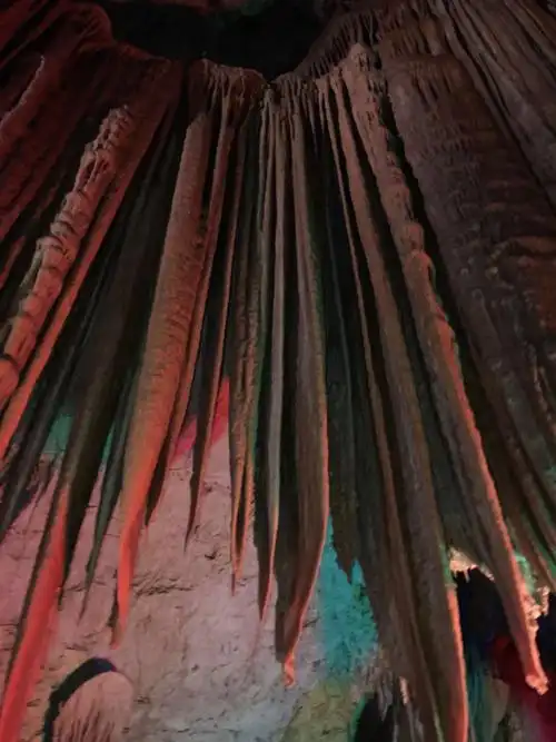 鬼斧神工,千姿百态,天然石花洞,银狐洞一日游.全局工会成员参加.