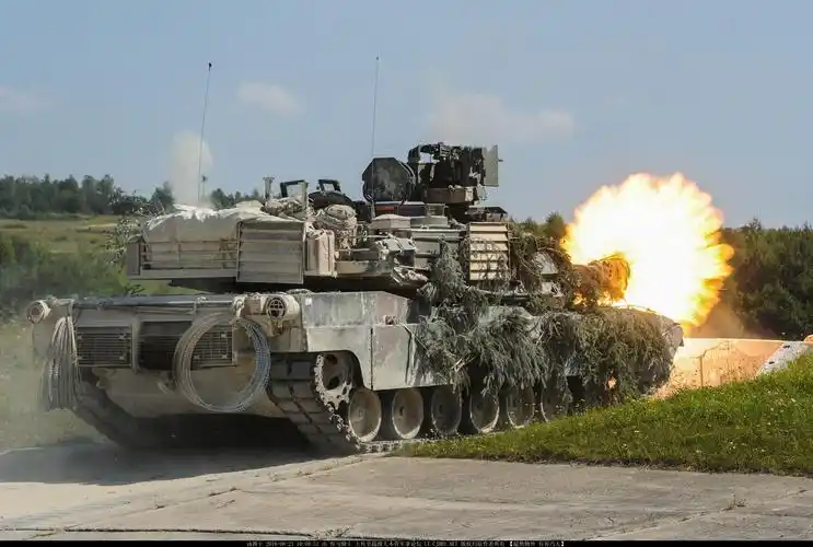 美军驻德m1a2开炮浑身冒烟