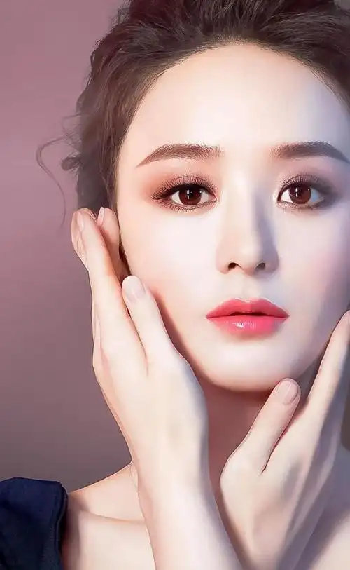 赵丽颖壁纸:颖宝越来越迷人了,炯炯有神的大眼睛更具独特魅力