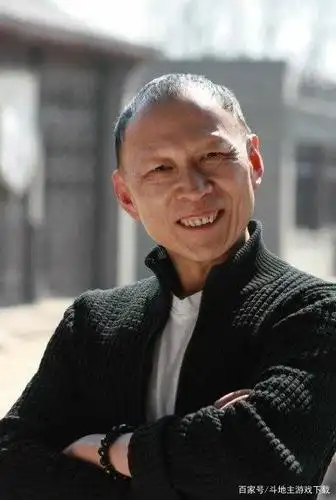 最丑的反派演员,娶了个美丽的妻子,女儿的长相让人欣慰