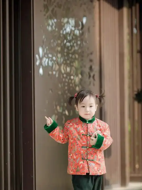 新年红红火火,可爱中国娃娃