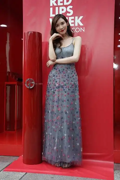 "台湾第一美女"林志玲名不虚传,身穿红色长裙,真是肤白貌美|裙子|礼服